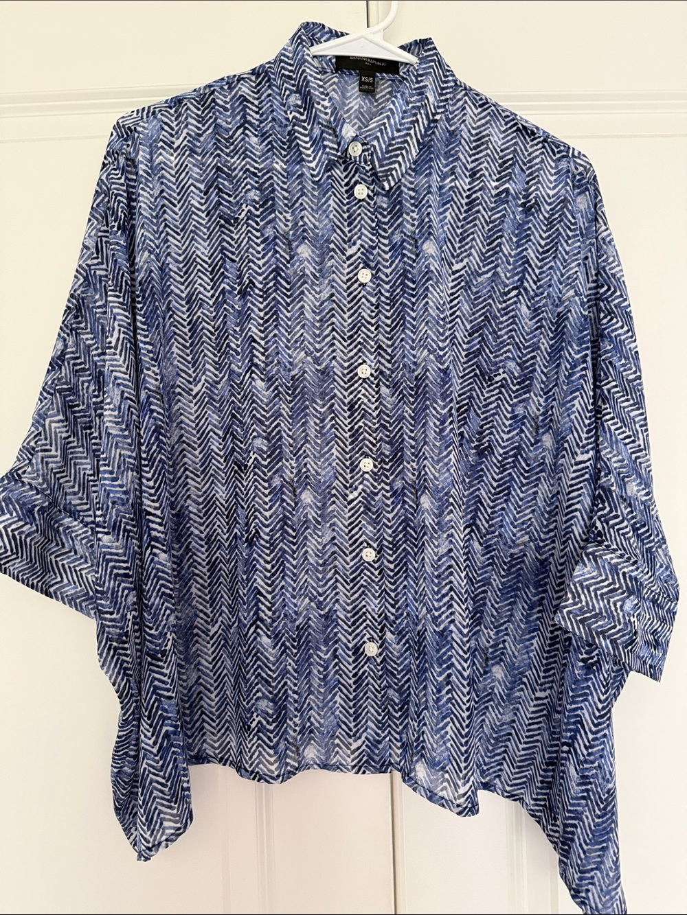 NWOT Banana Republic Blue Chevron Button-Up Blouse